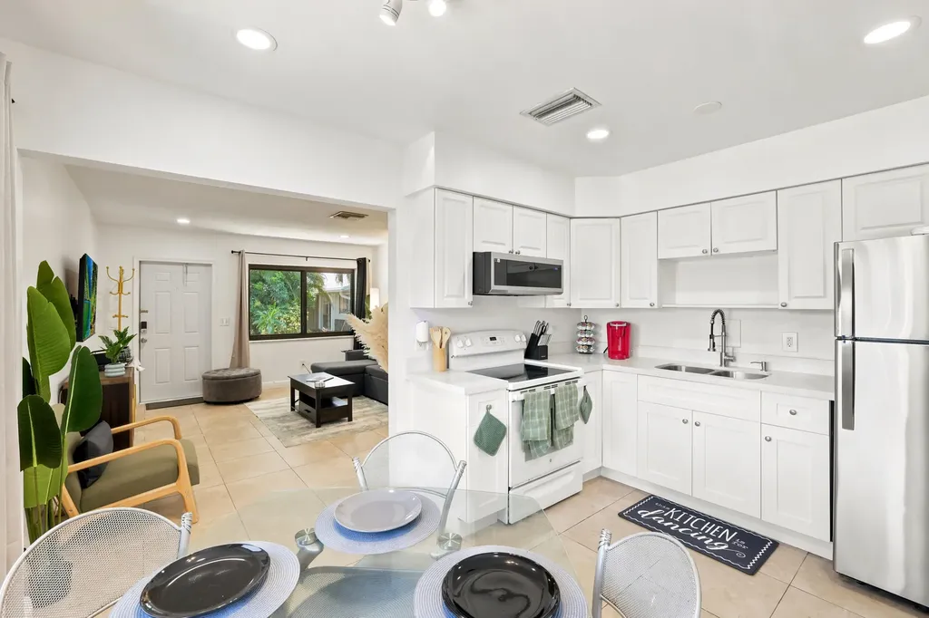 105 SE 2nd Street Dania Beach FL 33004