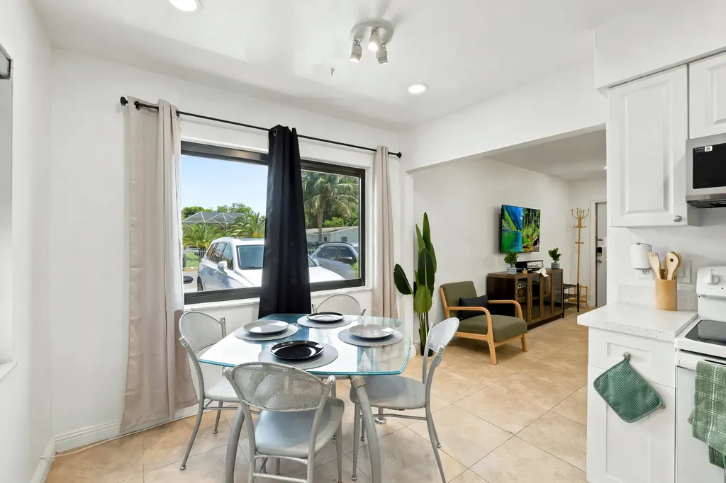 105 SE 2nd Street Dania Beach FL 33004