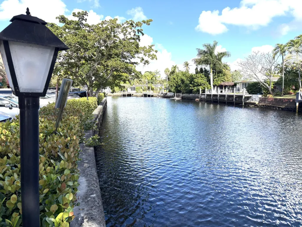 670 Tennis Club Drive Fort Lauderdale FL 33311