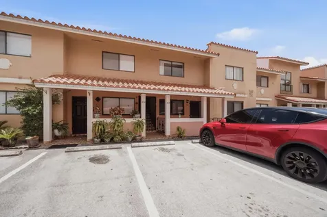 2710 W 60th Place Hialeah FL 33016