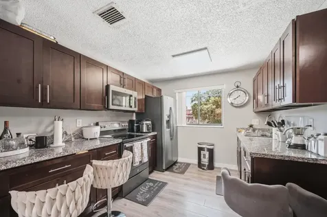 2710 W 60th Place Hialeah FL 33016