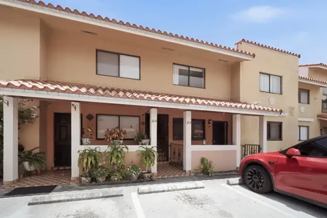 2710 W 60th Place Hialeah FL 33016
