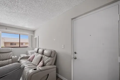 2710 W 60th Place Hialeah FL 33016