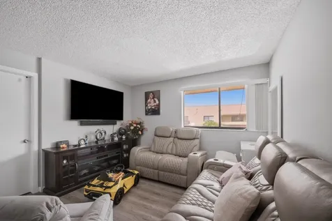 2710 W 60th Place Hialeah FL 33016