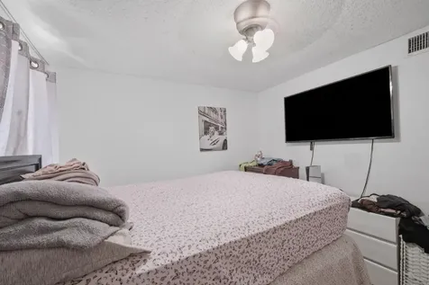 2710 W 60th Place Hialeah FL 33016