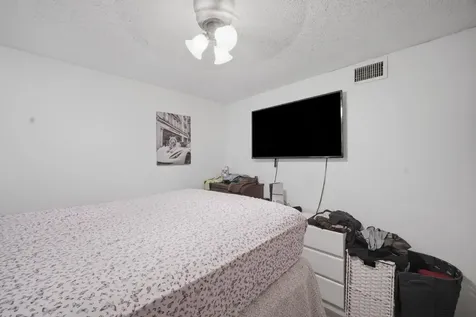 2710 W 60th Place Hialeah FL 33016