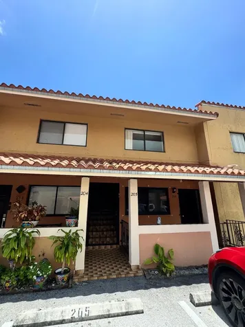 2710 W 60th Place Hialeah FL 33016