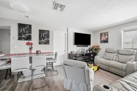 2710 W 60th Place Hialeah FL 33016