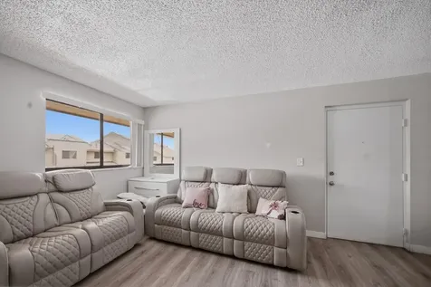 2710 W 60th Place Hialeah FL 33016