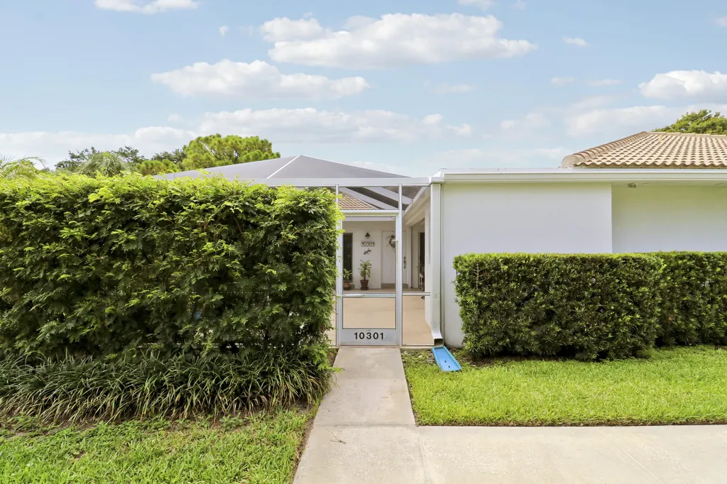 10301 Chapman Oak Court Palm Beach Gardens FL 33410
