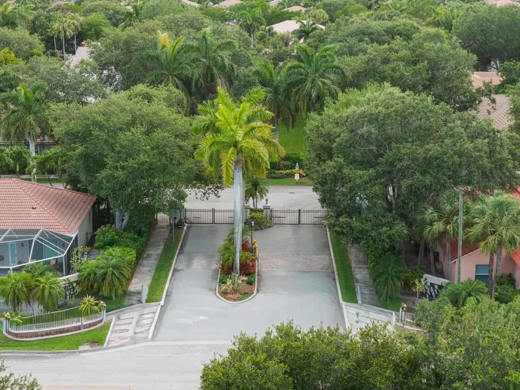 1365 E Barwick Ranch Circle Delray Beach FL 33445