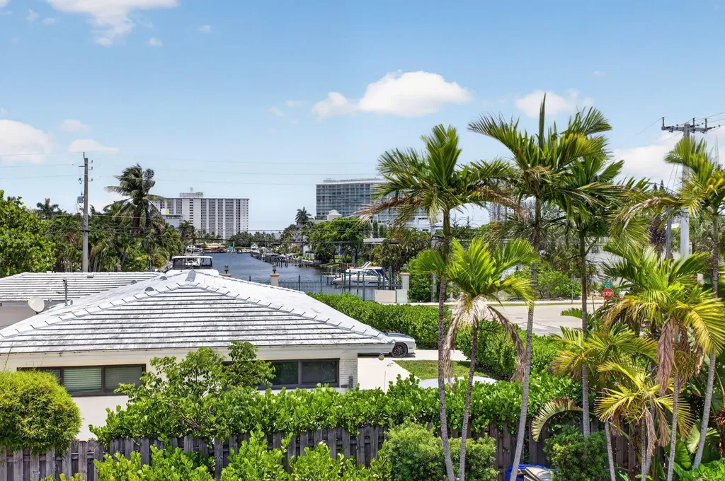 2505 NE 2nd Street Pompano Beach FL 33062