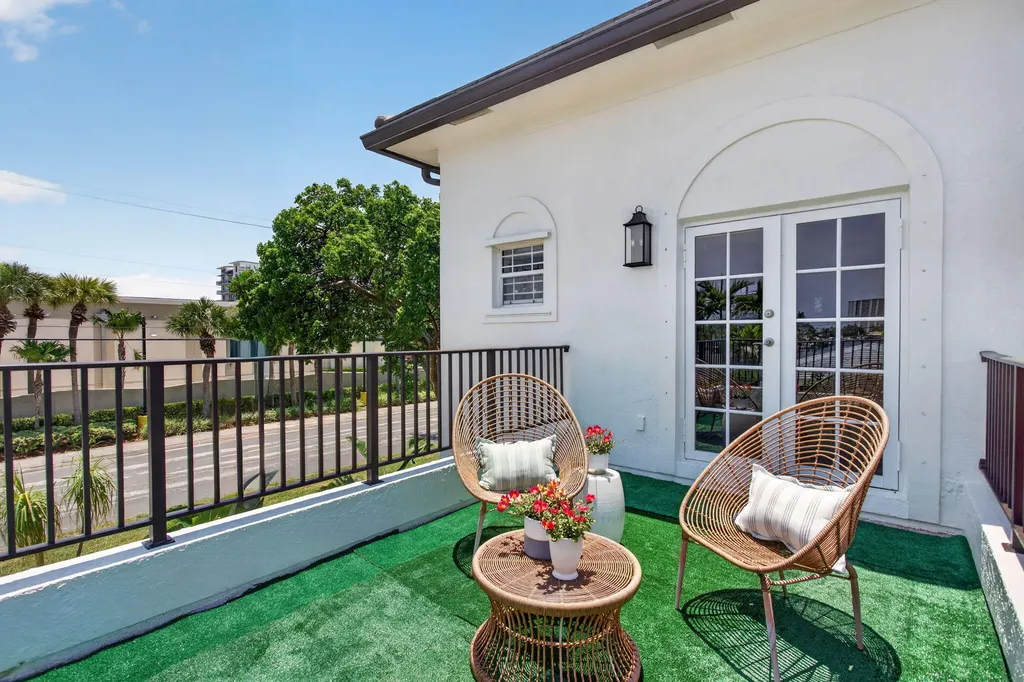 2505 NE 2nd Street Pompano Beach FL 33062