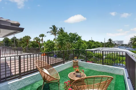 2505 NE 2nd Street Pompano Beach FL 33062