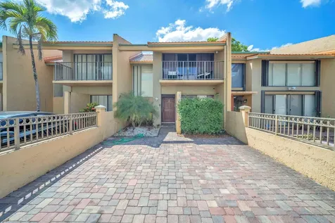 740 E Coco Plum Circle Plantation FL 33324