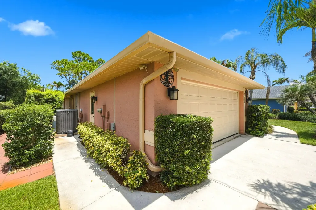 214 SW Fernleaf Trail Port St Lucie FL 34953