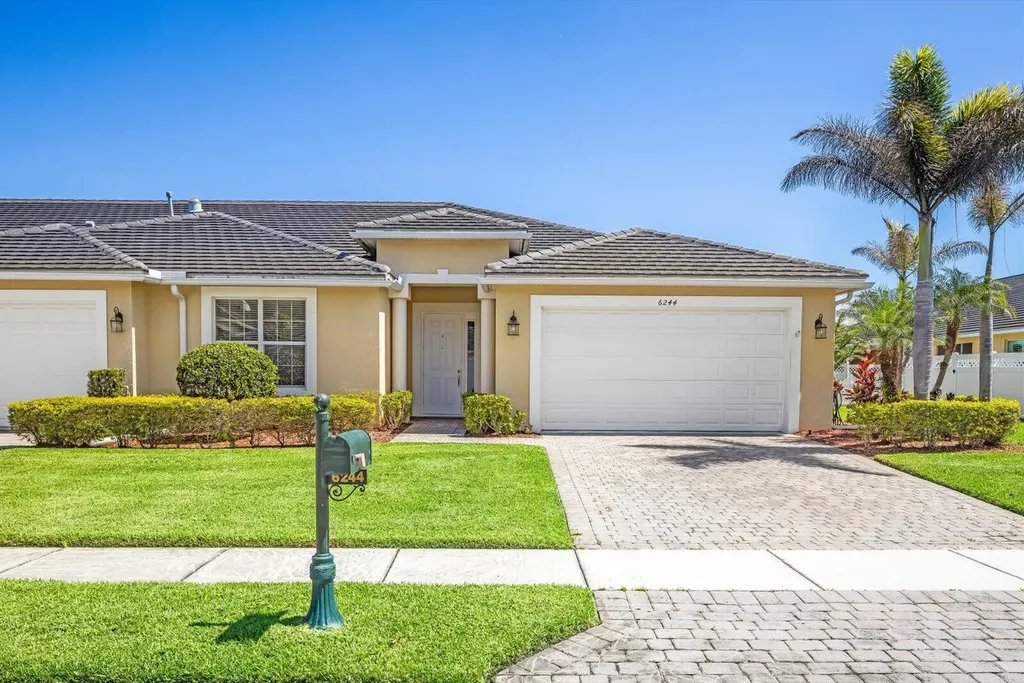 6244 NW Helmsdale Way Port St Lucie FL 34983