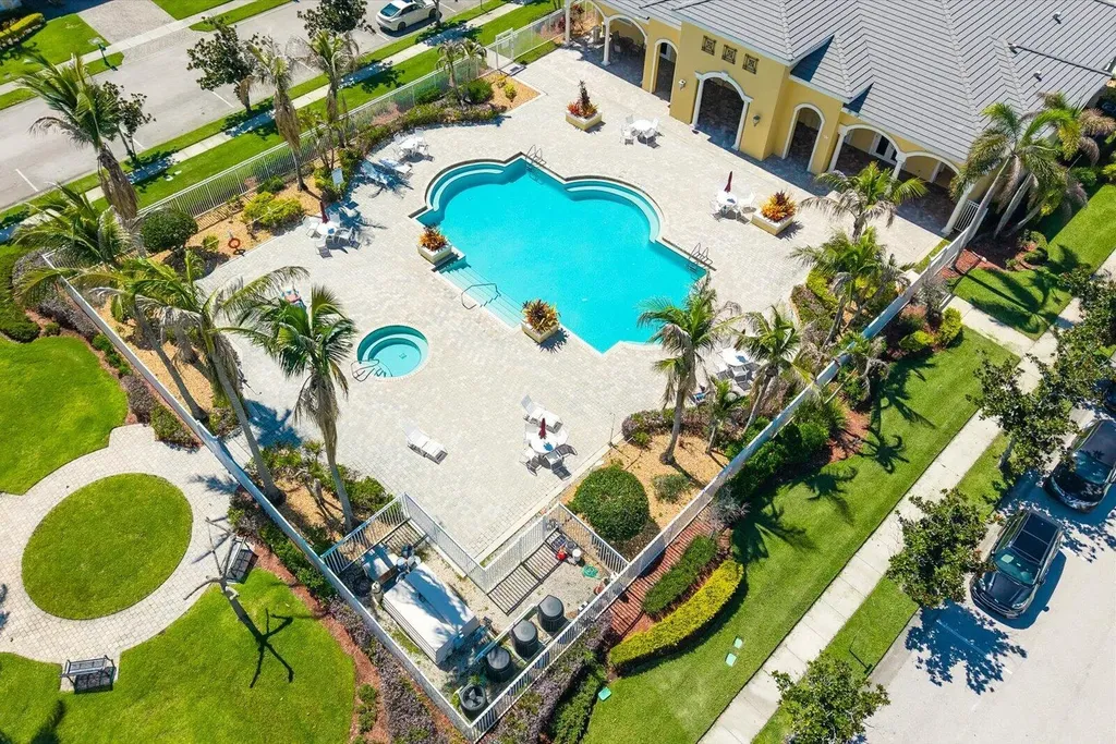 6244 NW Helmsdale Way Port St Lucie FL 34983