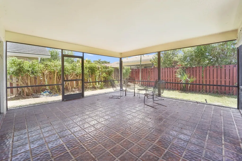 22207 Alyssum Way Boca Raton FL 33433