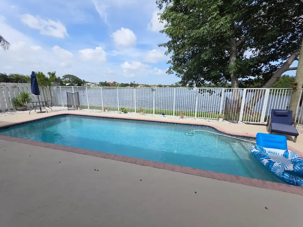5220 NW 53rd Avenue Coconut Creek FL 33073