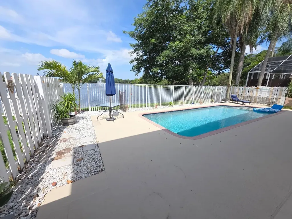 5220 NW 53rd Avenue Coconut Creek FL 33073