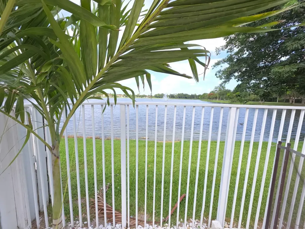 5220 NW 53rd Avenue Coconut Creek FL 33073