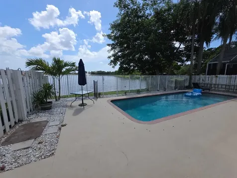 5220 NW 53rd Avenue Coconut Creek FL 33073
