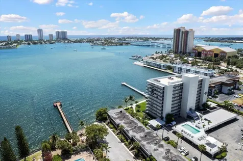 3040 Lake Shore Drive Riviera Beach FL 33404