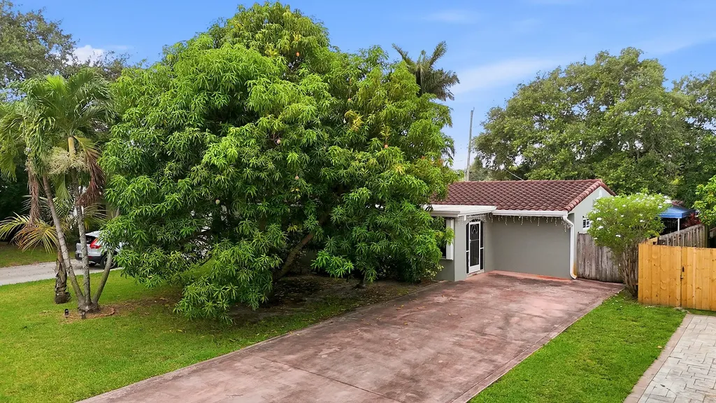 1208 N 31st Avenue Hollywood FL 33021