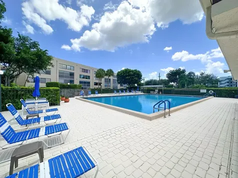 3154 Via Poinciana Greenacres FL 33467