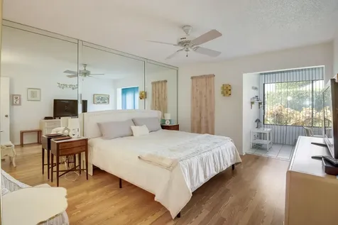 3154 Via Poinciana Greenacres FL 33467