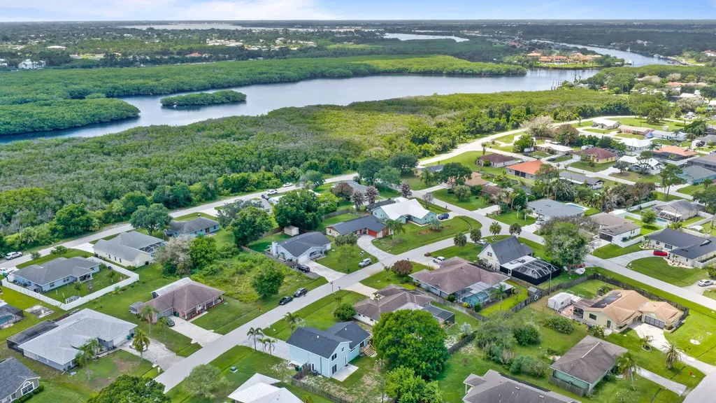 2485 SE Alden Street Port St Lucie FL 34984