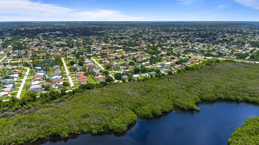 2485 SE Alden Street Port St Lucie FL 34984