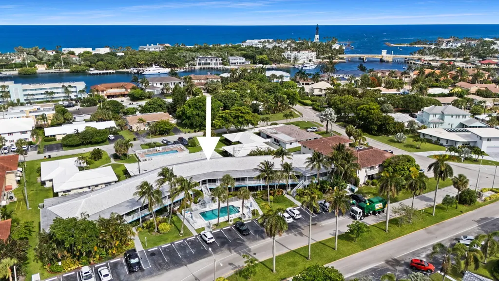 2748 NE 28th Avenue Lighthouse Point FL 33064