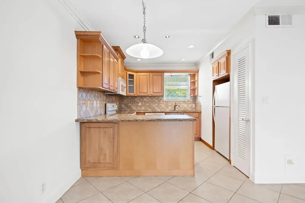 2748 NE 28th Avenue Lighthouse Point FL 33064