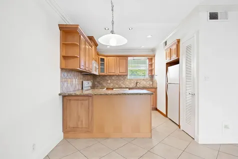 2748 NE 28th Avenue Lighthouse Point FL 33064