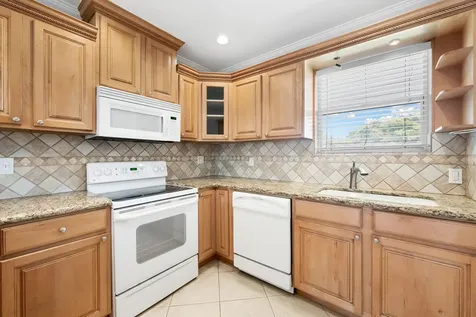 2748 NE 28th Avenue Lighthouse Point FL 33064