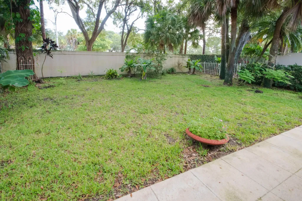191 E Tall Oaks Circle Palm Beach Gardens FL 33410