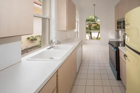 191 E Tall Oaks Circle Palm Beach Gardens FL 33410