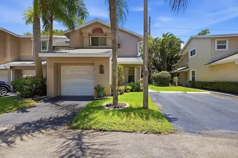 2118 Discovery Circle W Deerfield Beach FL 33442