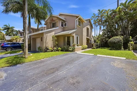 2118 Discovery Circle W Deerfield Beach FL 33442