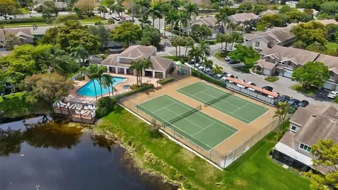 2118 Discovery Circle W Deerfield Beach FL 33442