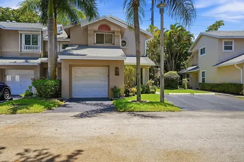 2118 Discovery Circle W Deerfield Beach FL 33442