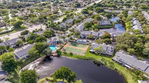 2118 Discovery Circle W Deerfield Beach FL 33442