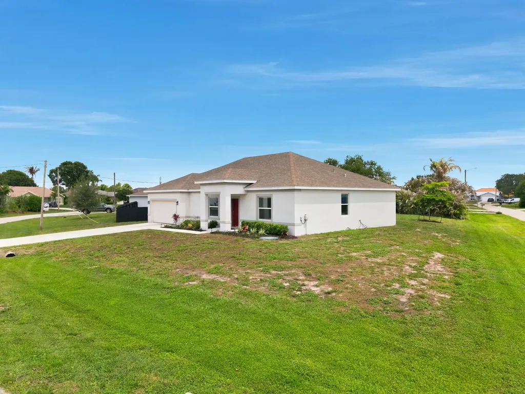 201 SW North Wakefield Circle Port St Lucie FL 34953
