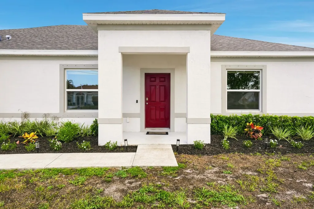 201 SW North Wakefield Circle Port St Lucie FL 34953