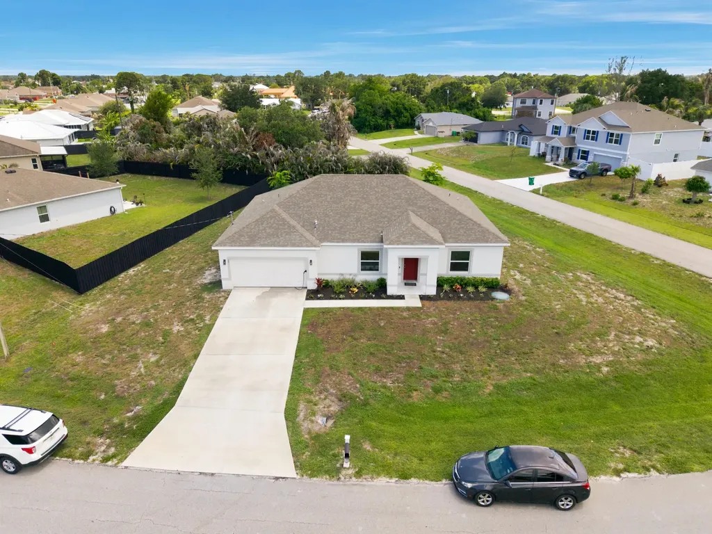 201 SW North Wakefield Circle Port St Lucie FL 34953