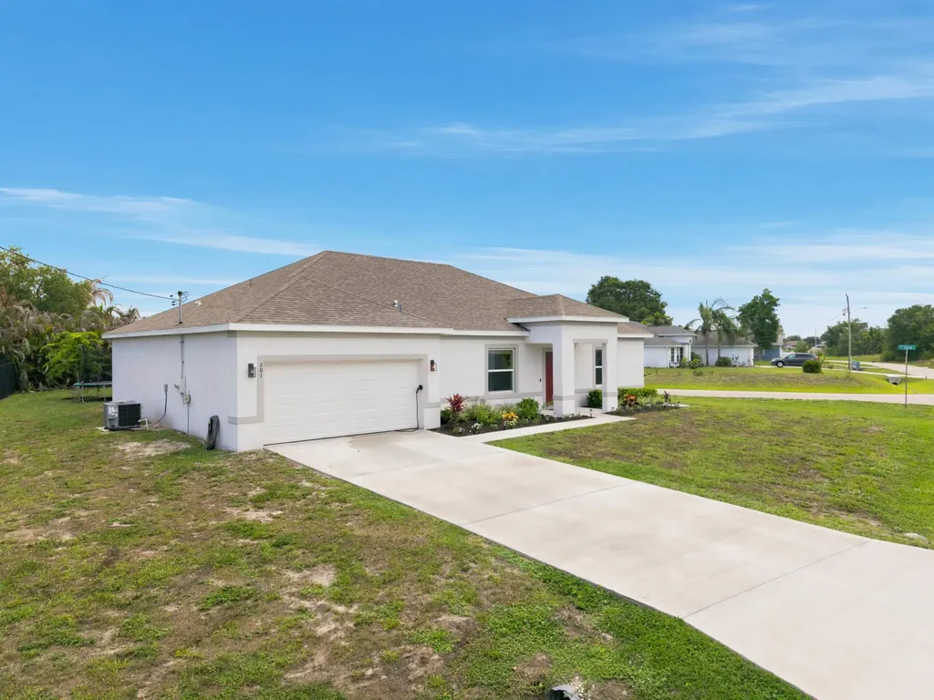 201 SW North Wakefield Circle Port St Lucie FL 34953