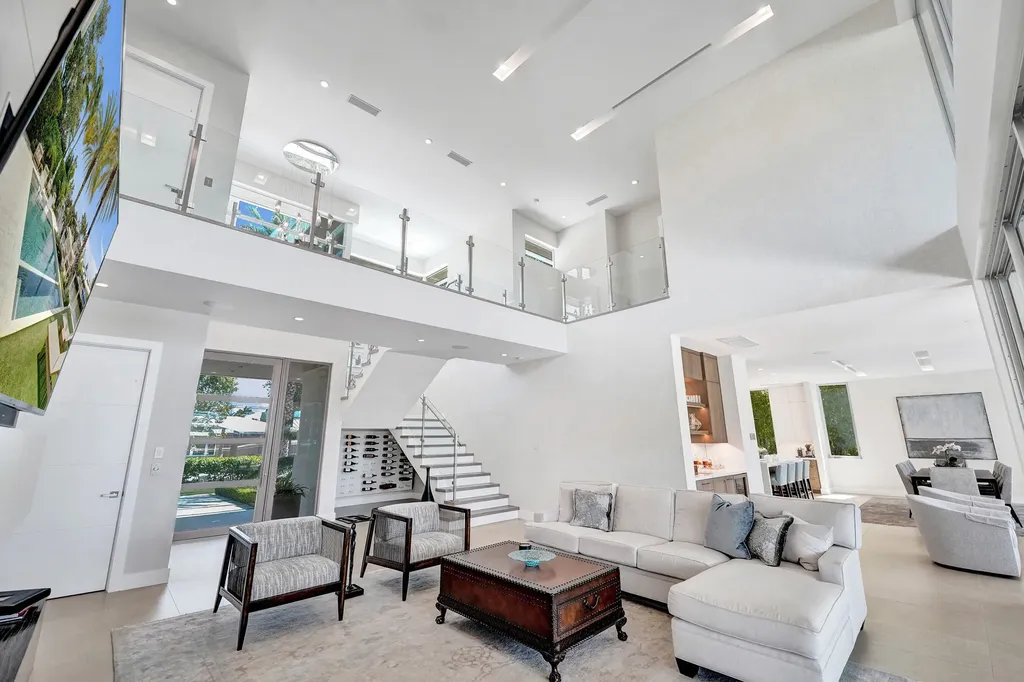 2718 NE 17th Street Fort Lauderdale FL 33305