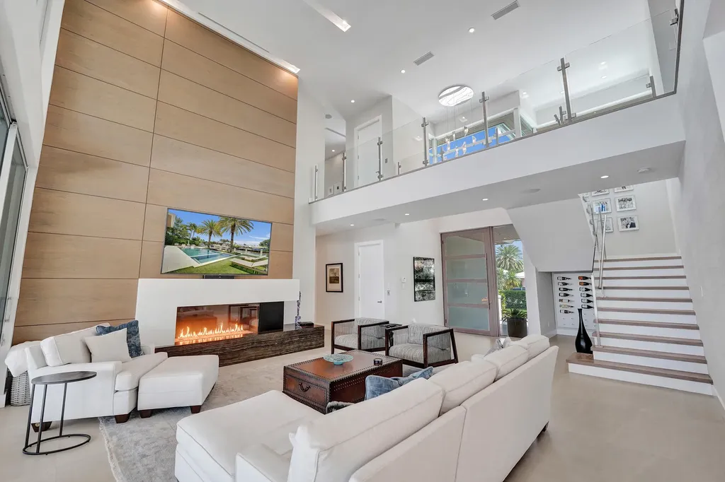 2718 NE 17th Street Fort Lauderdale FL 33305